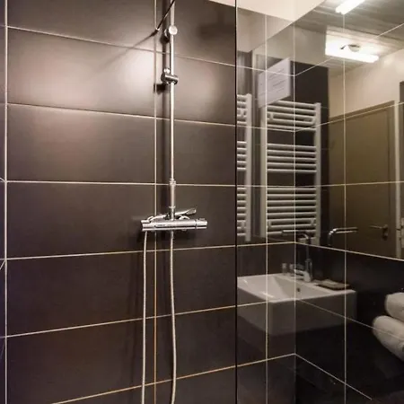 Opera - Flat Close To Stations And Old - Welkeys Lila