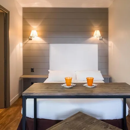 Opera - Flat Close To Stations And Old - Welkeys * Lila